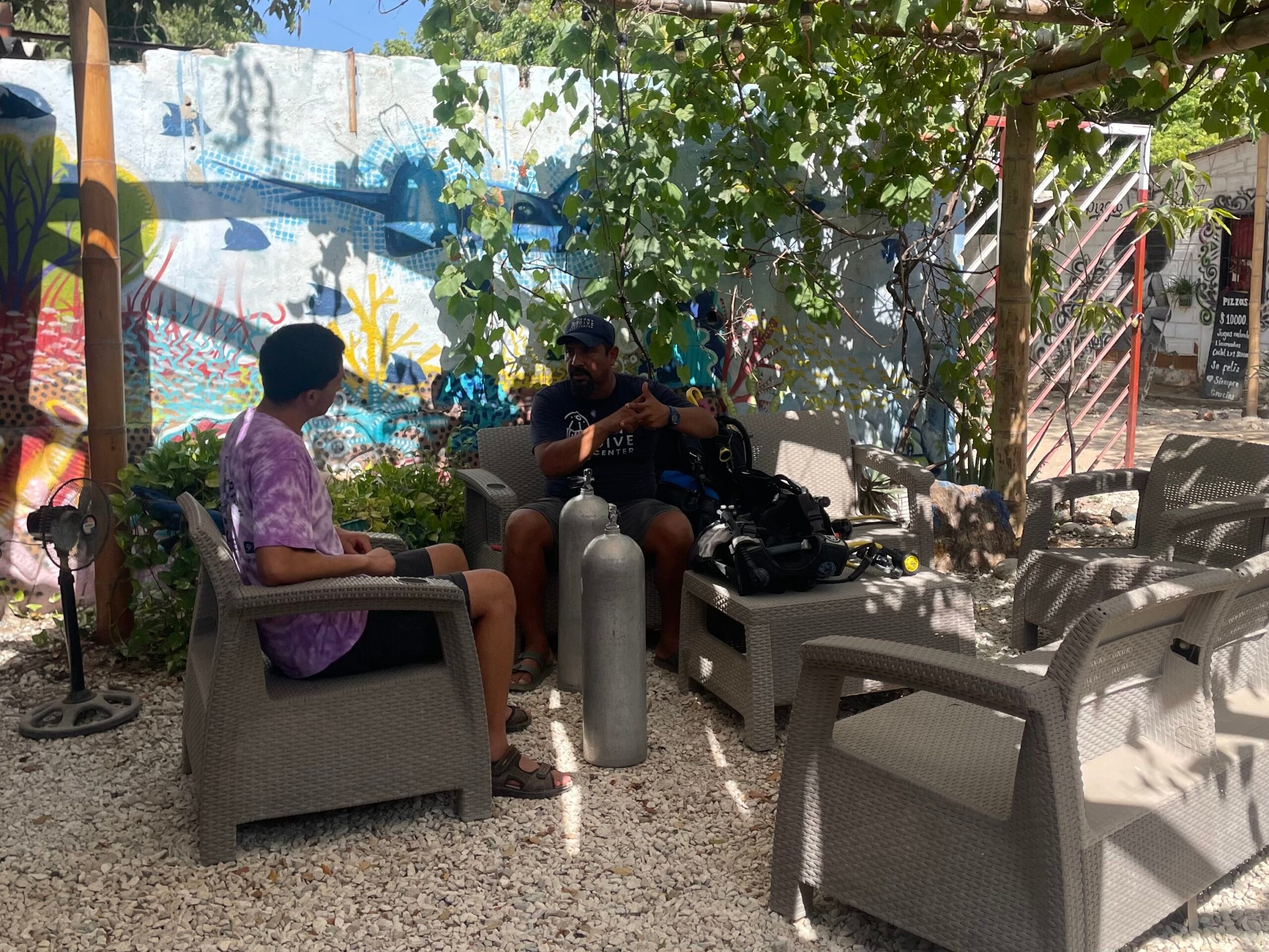 dive instructor giving lessons