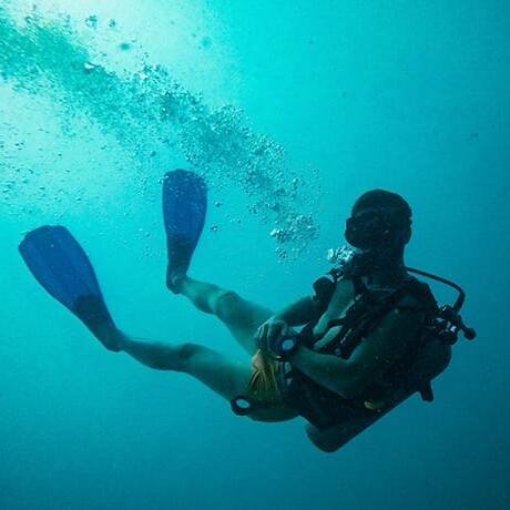 solo diver breathing bubbles uai